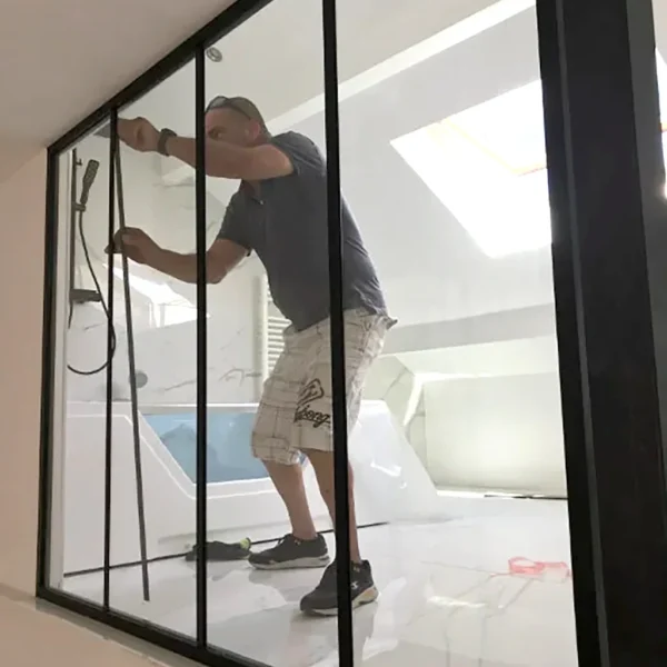 Miroiterie Plassiard — réalisation Cuisine, salle de bains et agencement à Étrembières — photo 9 — Eurêkartisan